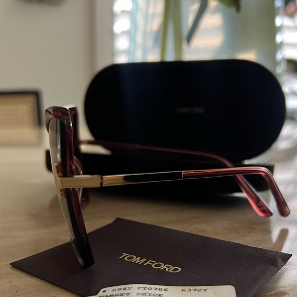 Tom Ford GIA FT 0766 TRANSPARENT RED/PINK LIGHT BROWN 63/19/135 women Sunglasses - Picture 3 of 11